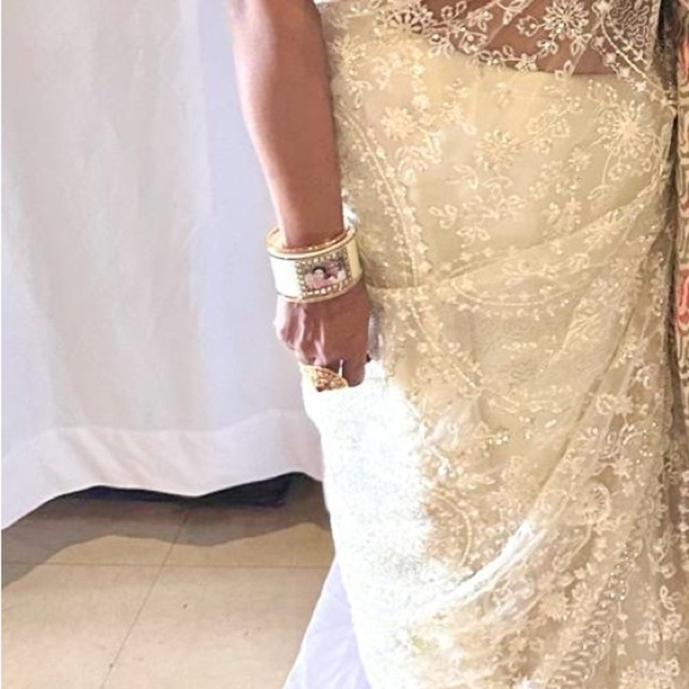 Silver and cream shree very stunning 🤩